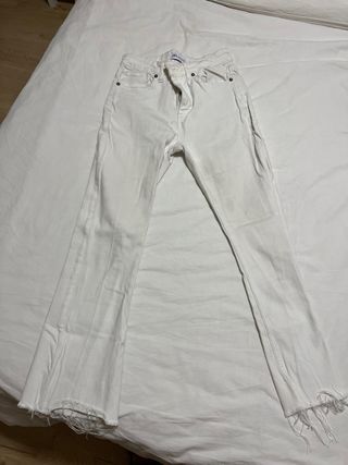 Pantalón vaquero blanco tiro medio Zara
