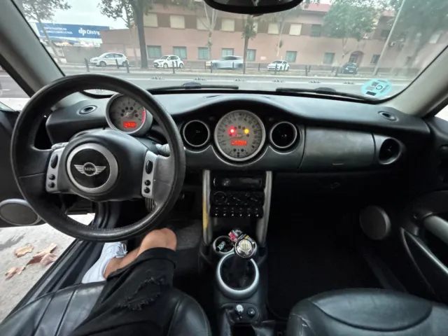 Mini Cooper S motor 1.6 turbo (163 CV) año 2002,