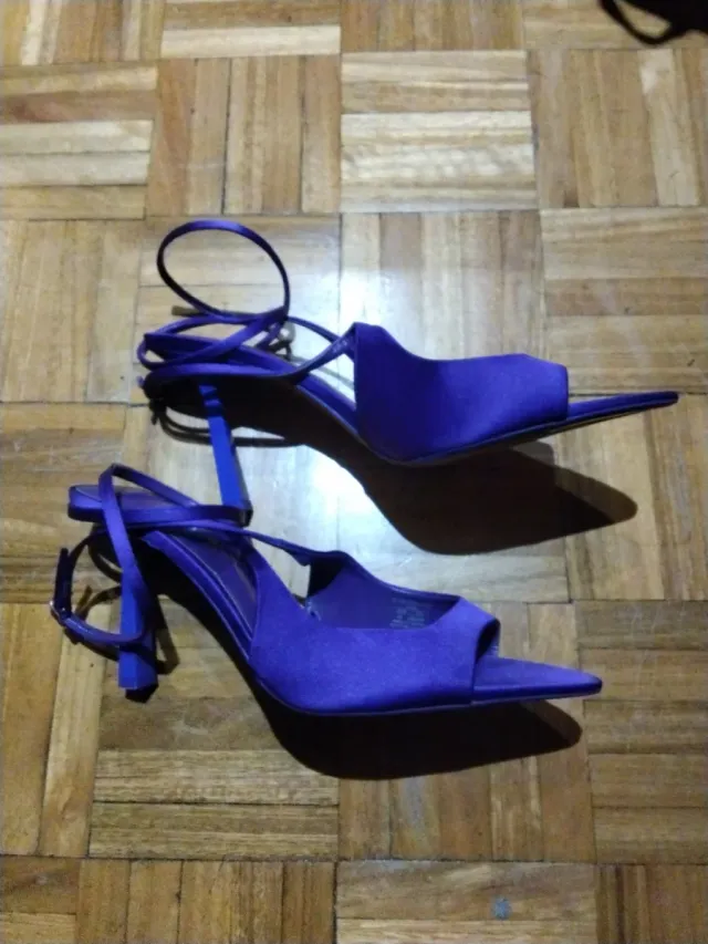 Zapatos de tacón morados Zara
