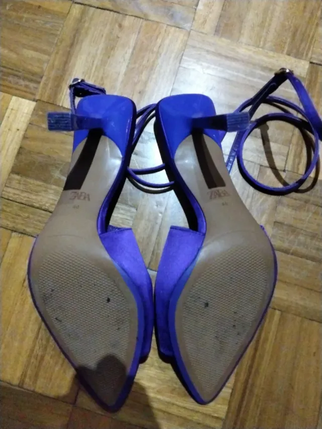 Zapatos de tacón morados Zara