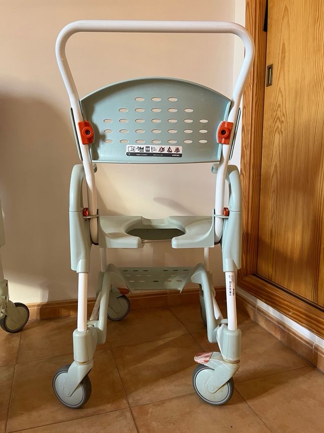 Silla para baño asistido marca ETAC