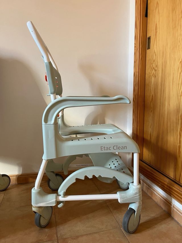 Silla para baño asistido marca ETAC