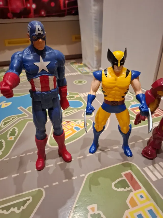 Figuras Superhéroes Marvel Capitán América y Wolve