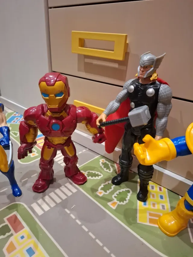 Figuras Superhéroes Marvel Capitán América y Wolve