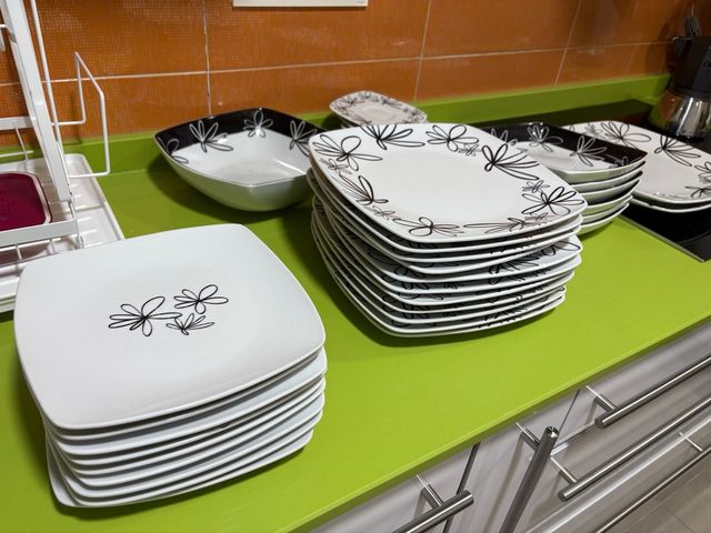 Vajilla Porcelana Flores Negra y Blanca