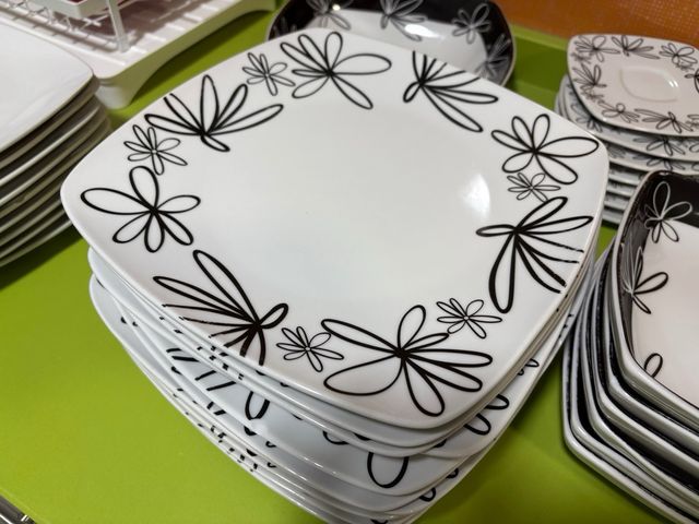 Vajilla Porcelana Flores Negra y Blanca