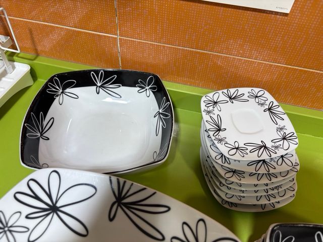 Vajilla Porcelana Flores Negra y Blanca