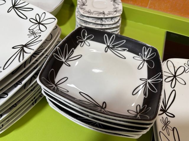 Vajilla Porcelana Flores Negra y Blanca