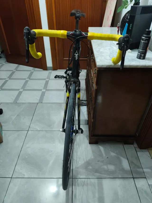 Bicicleta de Carretera B'Twin Amarilla