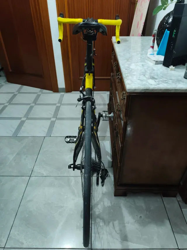 Bicicleta de Carretera B'Twin Amarilla