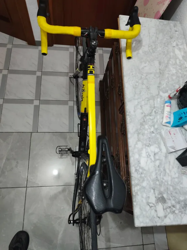 Bicicleta de Carretera B'Twin Amarilla