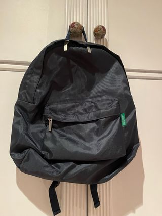 Mini mochila Benetton azul marino de tela ligera