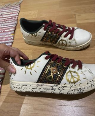 Zapatos Desigual Blancos y Dorados