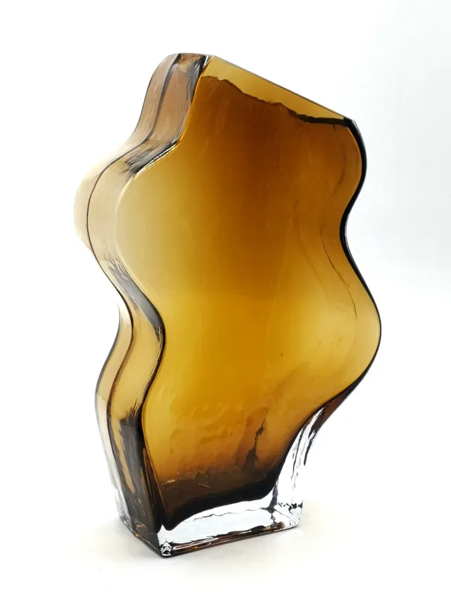 Bonito jarrón de vidrio vintage color caramelo