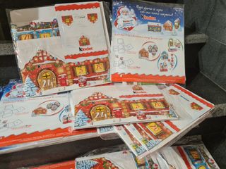 25 pz Kinder Calendario Villaggio dell'Avvento