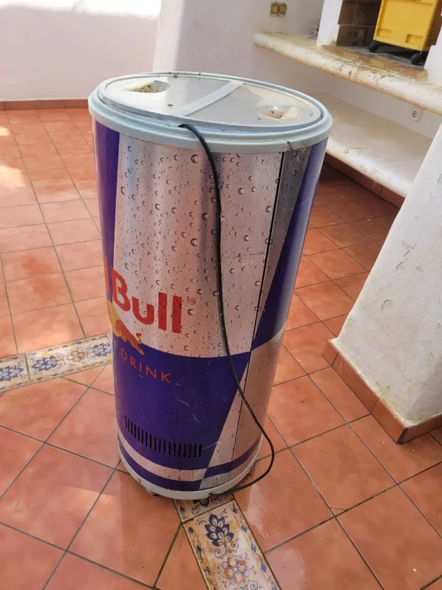 Nevera Red Bull (no funciona) ... de momento.