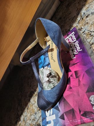 Tacones azules y azul metálico