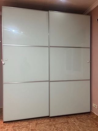 Armadio con 2 ante scorrevoli