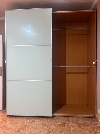 Armadio con 2 ante scorrevoli