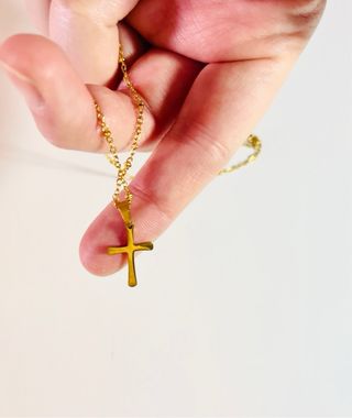 Collar Cruz Dorada Minimalista Nuevo