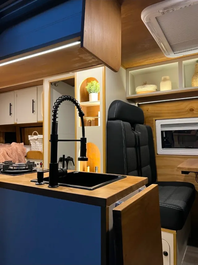 Furgoneta camper recién camperizada