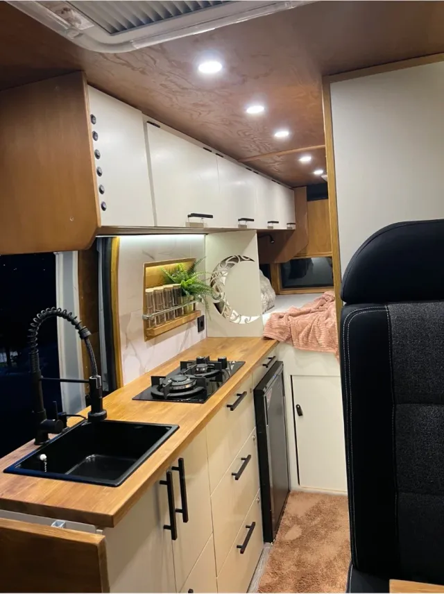 Furgoneta camper recién camperizada