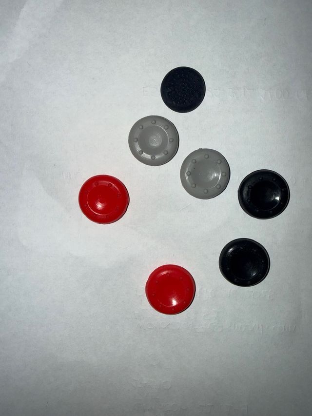 Coperchi dei pulsanti del joystick (rosso, grigio, nero)