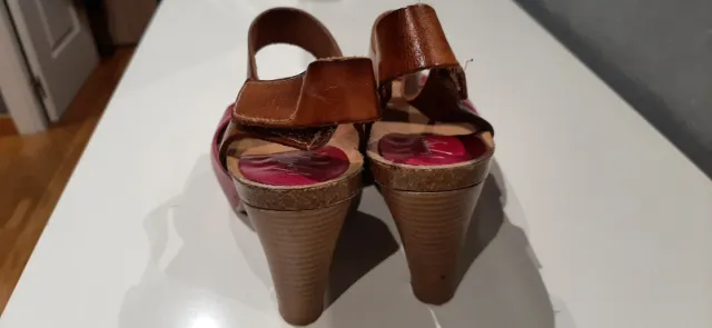 Sandalias tacón alto rosas y marrones