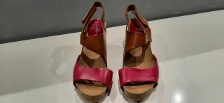 Sandalias tacón alto rosas y marrones