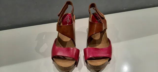 Sandalias tacón alto rosas y marrones