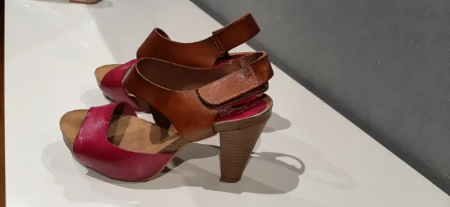 Sandalias tacón alto rosas y marrones