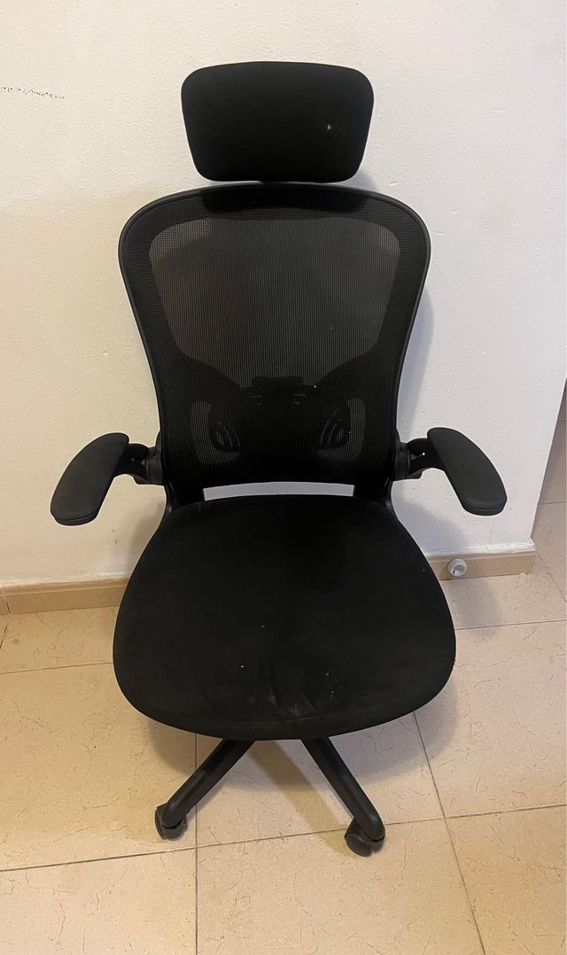 Silla de oficina ergonómica negra