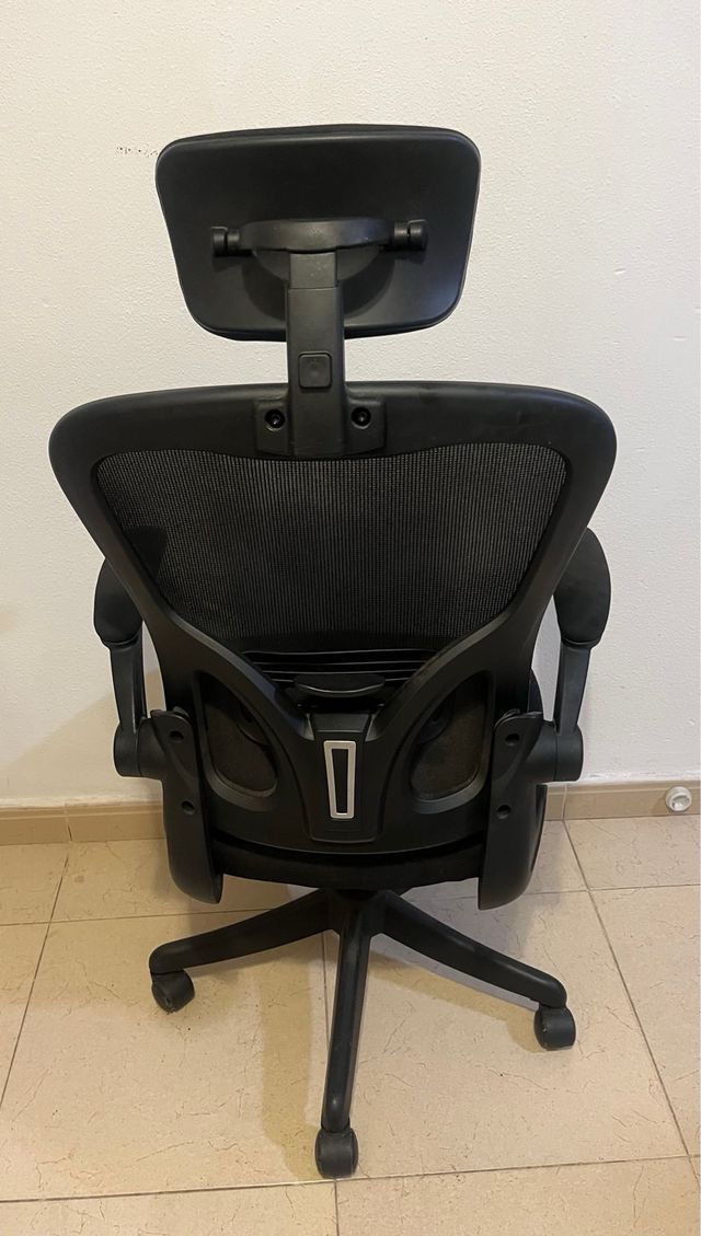 Silla de oficina ergonómica negra
