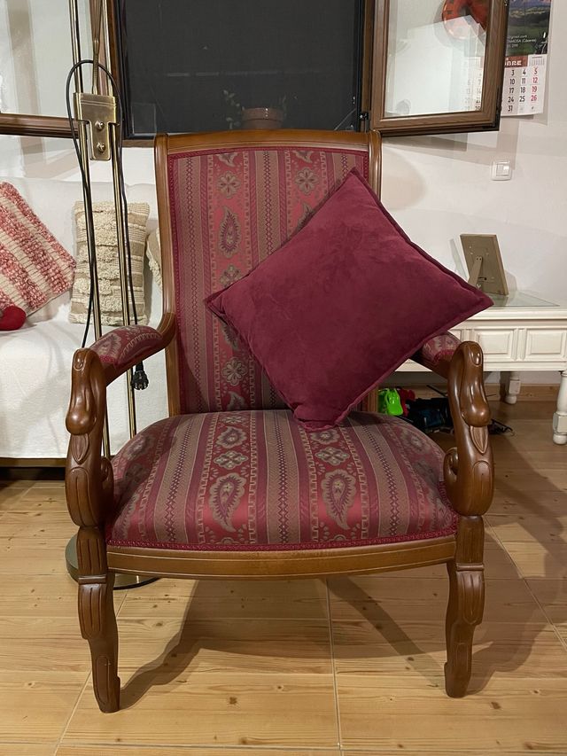 Butaca de madera tallada