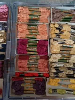 395 madejas de hilo + cuadro