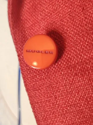 Chaqueta Roja Mugler pour Clarins