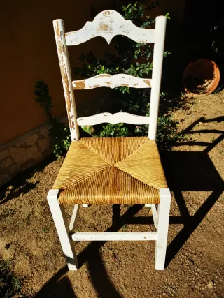 Sedia vintage in legno con seduta in juta