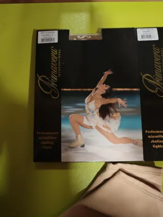 Varios complementos de patinaje