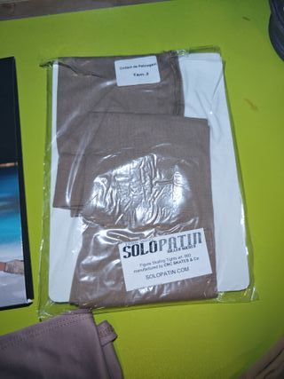 Varios complementos de patinaje