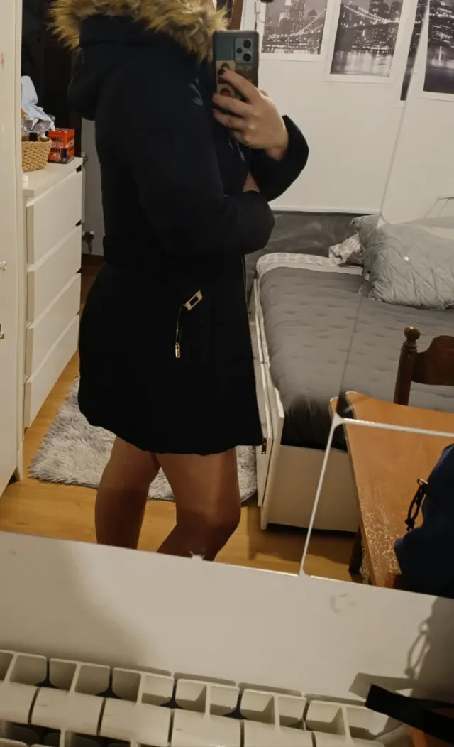 Piume nere da donna con cappuccio che si stacca