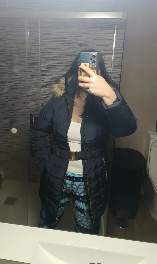 Piume nere da donna con cappuccio che si stacca