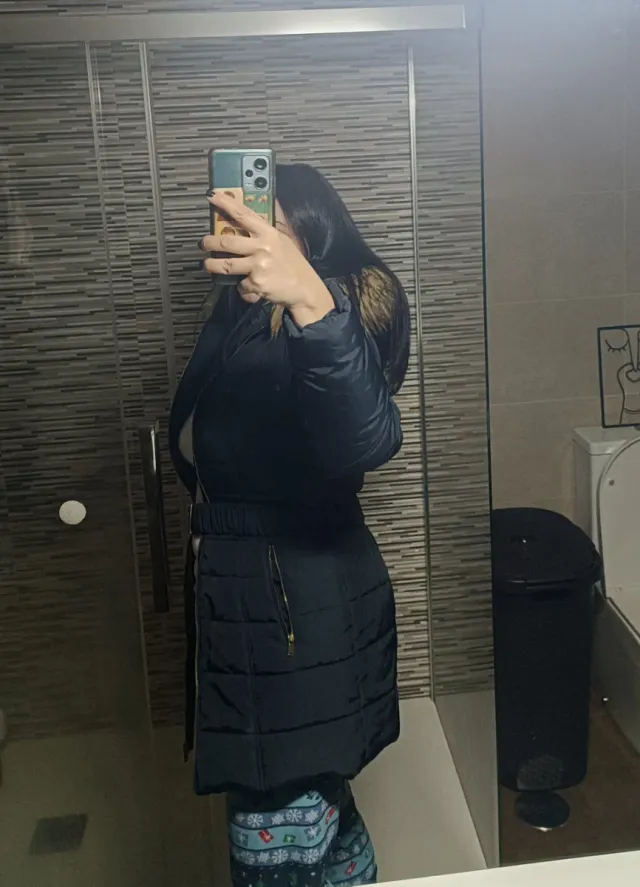 Piume nere da donna con cappuccio che si stacca