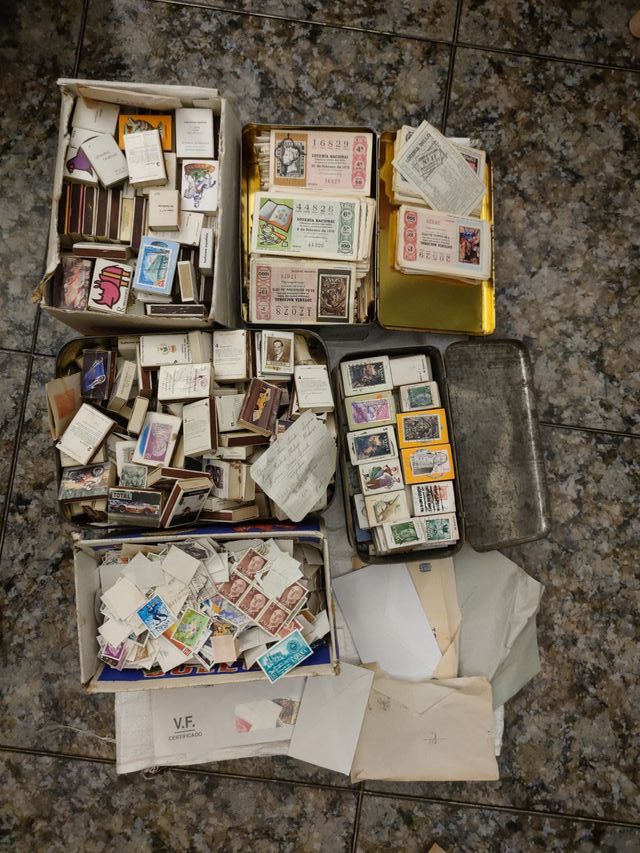 Lote sellos y lotería