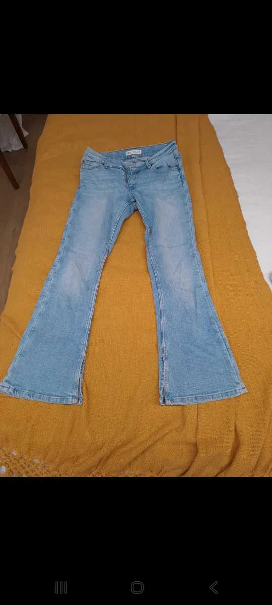 Vaqueros acampanados azules
11-12a
152cm