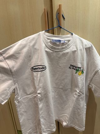 Camiseta Fake Gods blanca con estampado