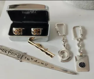 Gemelos, abrecartas y llaveros de plata