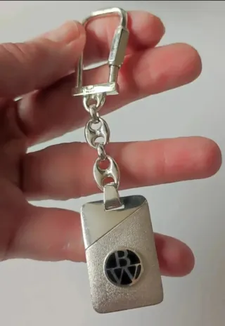 Gemelos, abrecartas y llaveros de plata