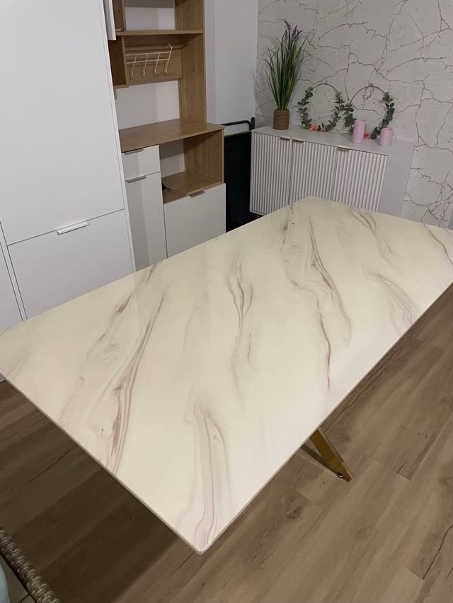 Mesa de comedor efecto mármol