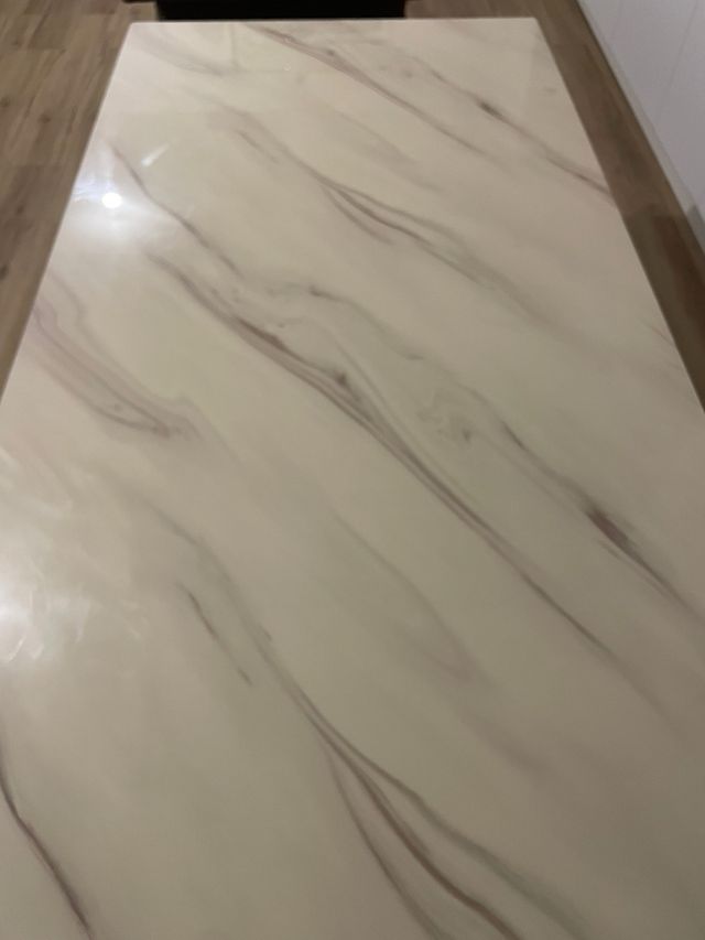 Mesa de comedor efecto mármol