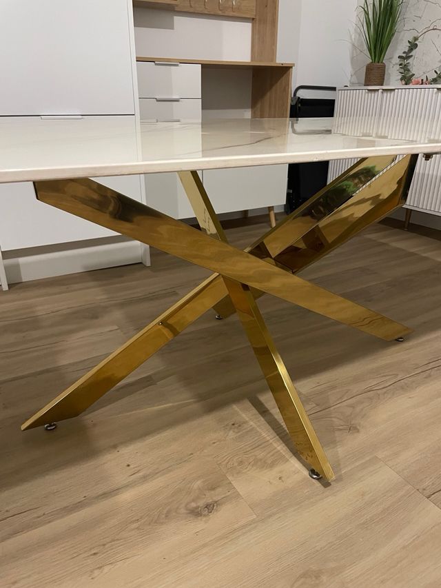 Mesa de comedor efecto mármol